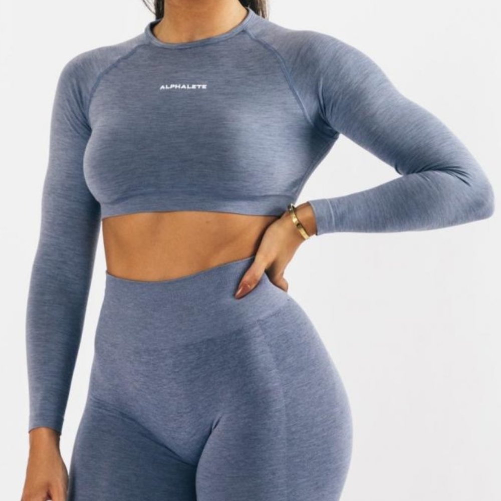 Alphalete Amplify Long Sleeve Crop, French blue